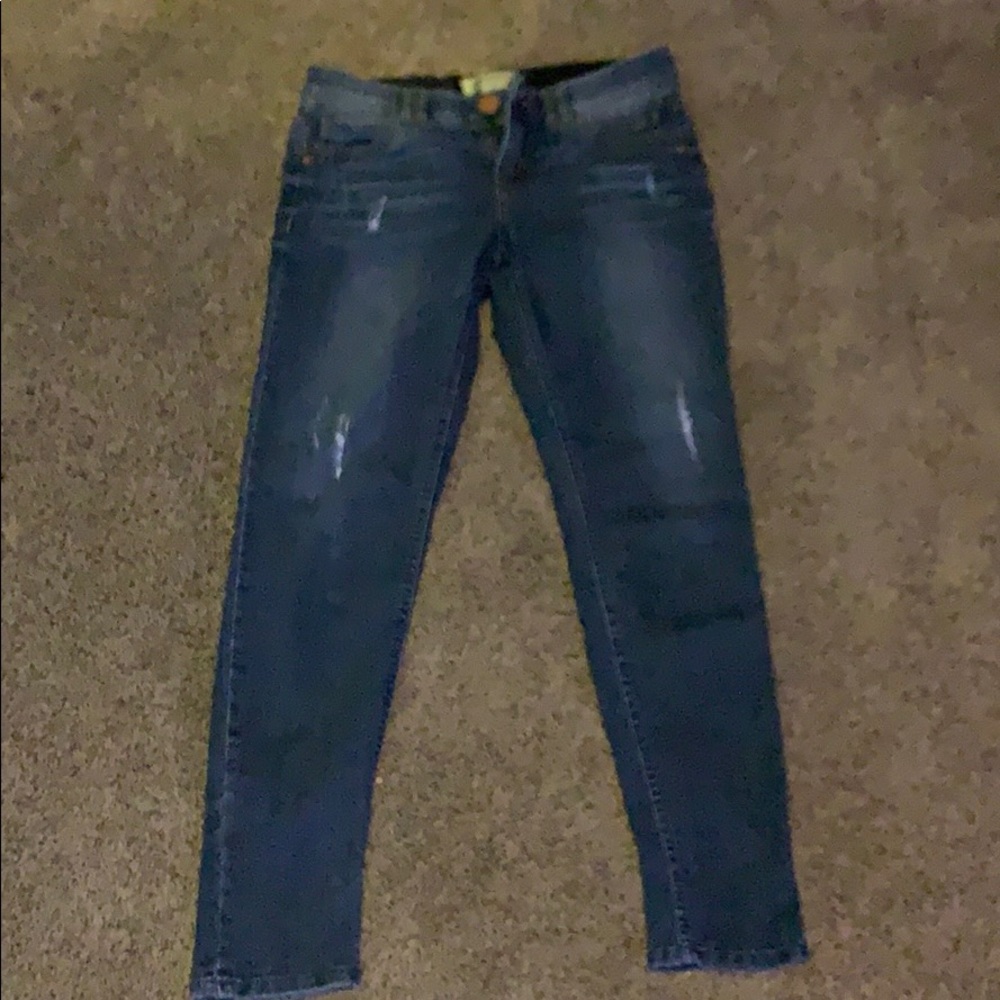 women ripped skinny jeans